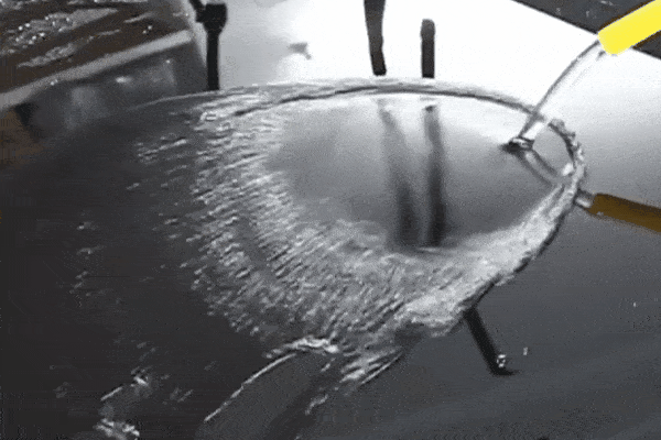 Effetto idrorepellente Car Pro: l'acqua scivola via